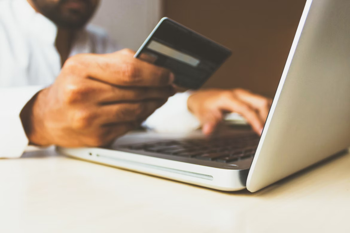 How Clean Visuals Drive Trust in Online Shopping